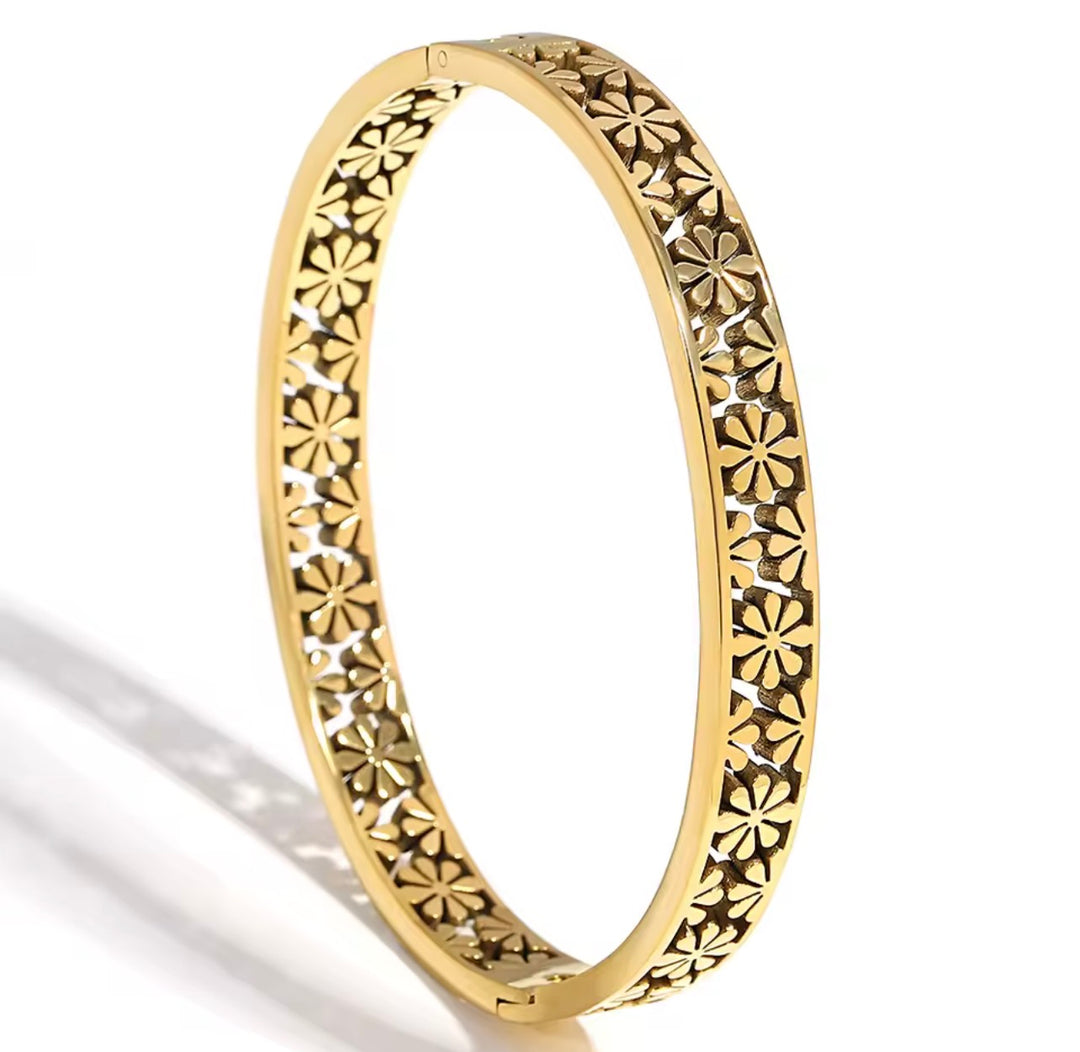 Flower bangle
