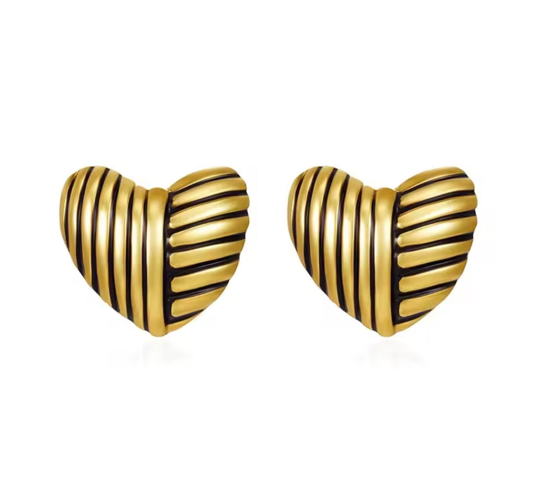 Black Love oorbellen met hartjes